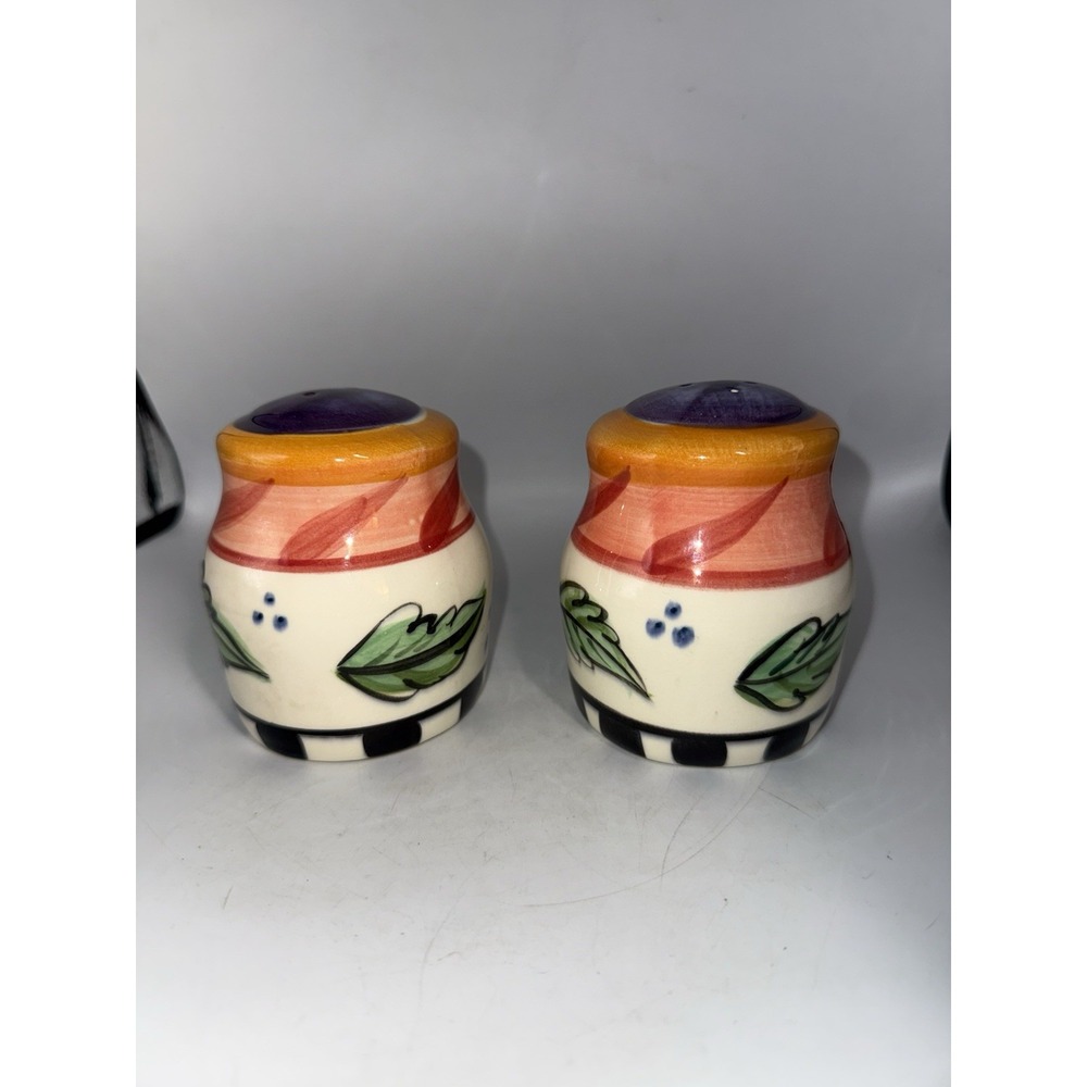 VICKIE CARROLL COLLECTIBLE SALT AND PEPPERβ SHAKERS '95 97 VINTAGE